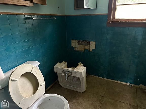 5th image of 206 Perch St