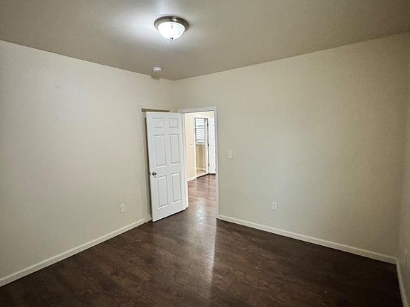 4th image of 467 Hawthorne Ave