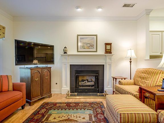 3rd image of 1245 Doulton Cir
