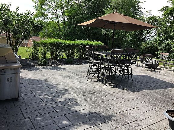 4th image of 4022 Palisades Dr