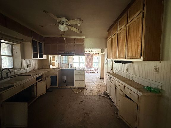 5th image of 890 Craft Rd