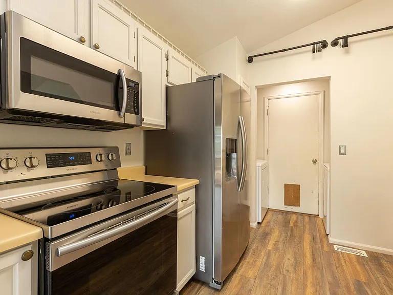 1610 Ervine Ave — Photo 15