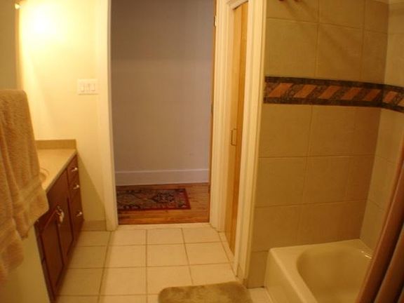 5th image of 903 Waverly St #3R