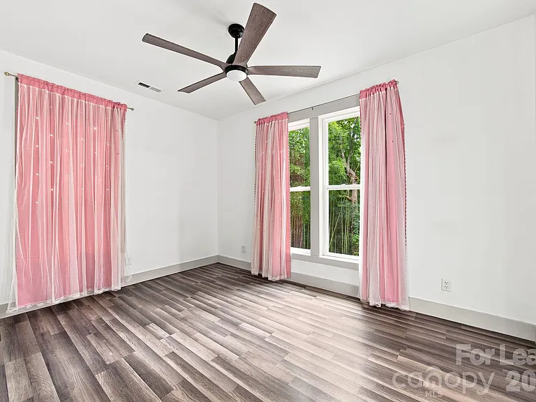 1198 Chronicle Ave — Photo 17