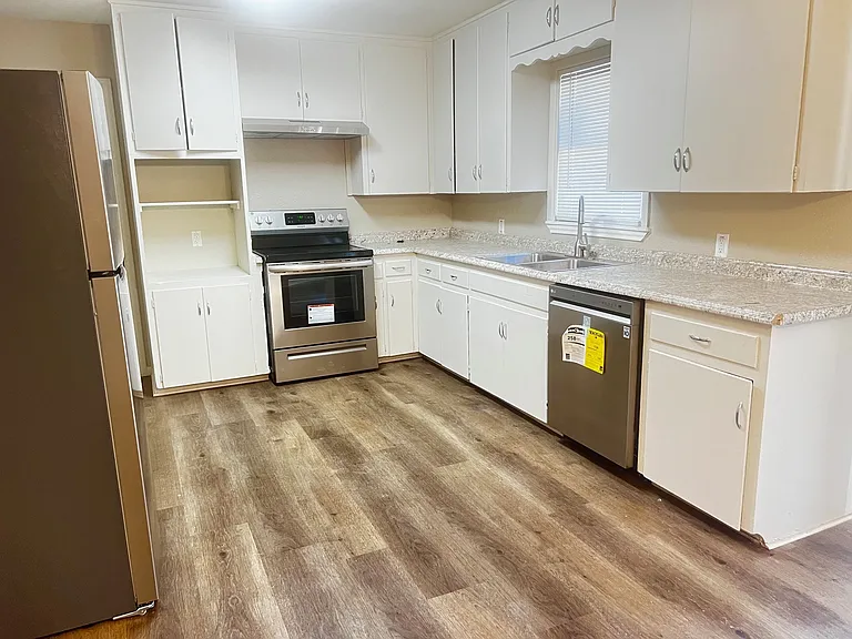 kitchen w appliances_09212023