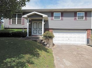 221 E Hillside Dr, Farmington, MO 63640
