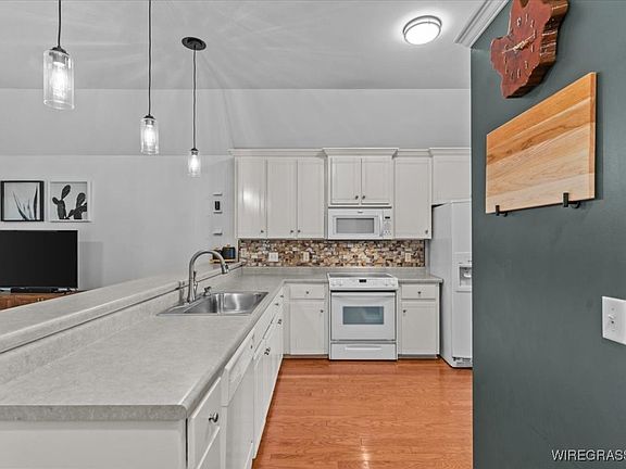 4th image of 334 Powder Horn Drive