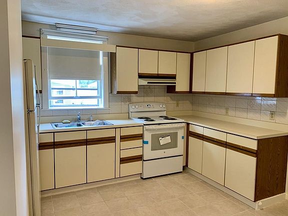 2nd image of 15 Nursery St #1