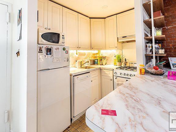 5th image of 131 W 82nd St APT 1