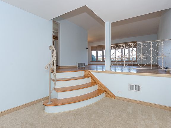 5th image of 8531 W Carmen Ave