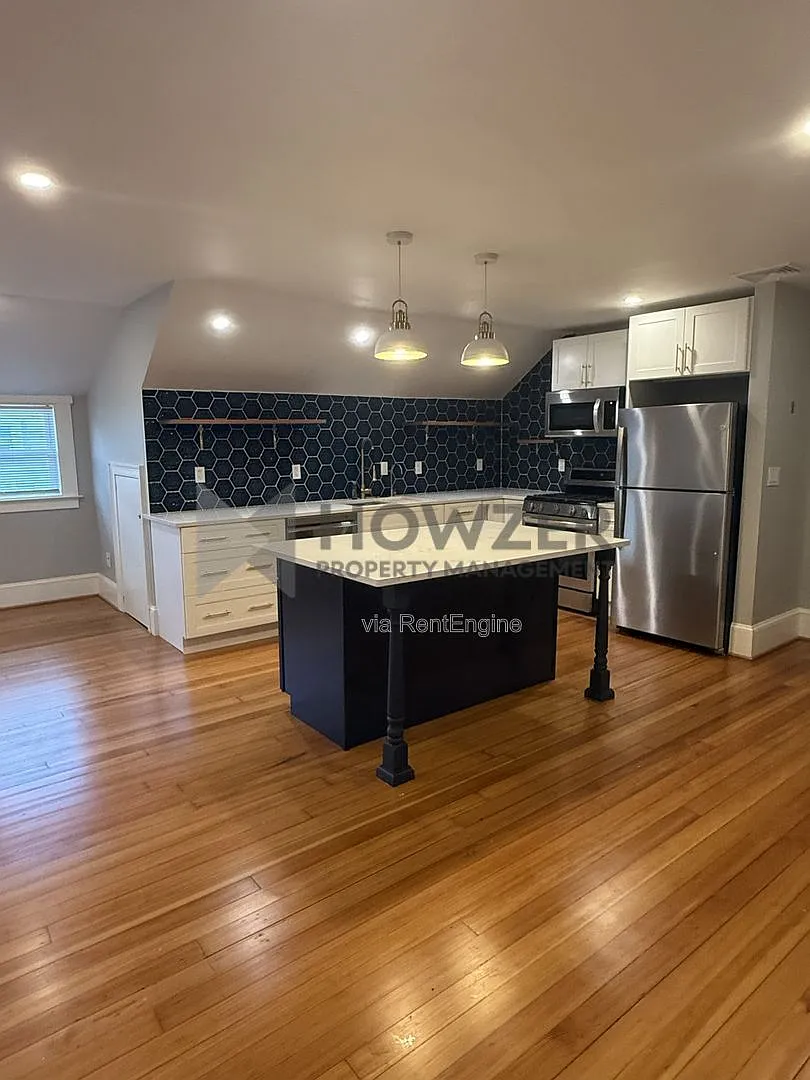 2 bed, 2.0 bath, 1800 sqft, $2,450 — Photo 2