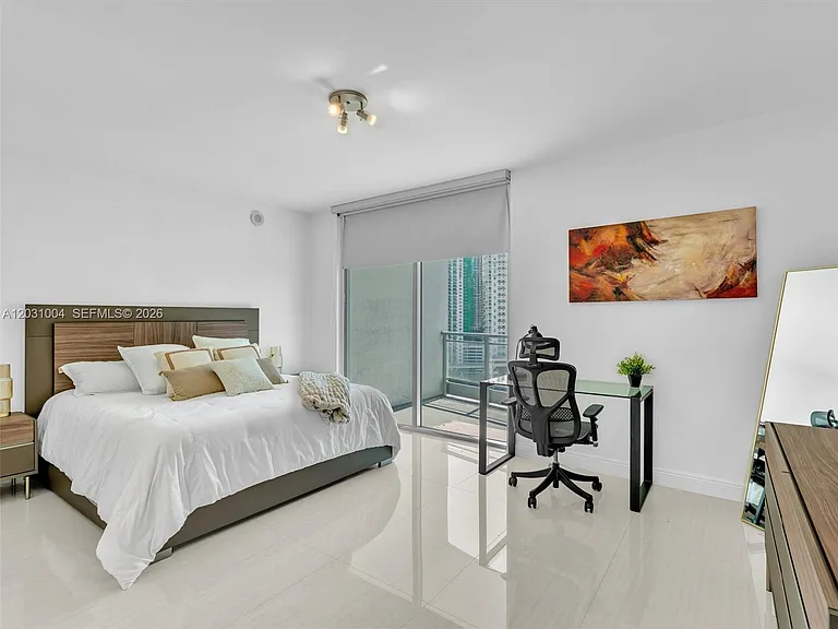 90 SW 3rd St #2013 — Photo 17