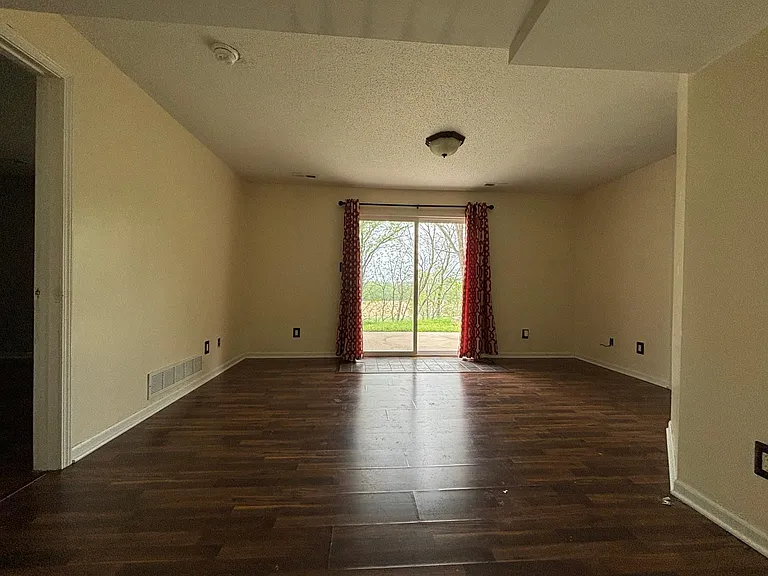 2128 Catie Ln — Photo 15