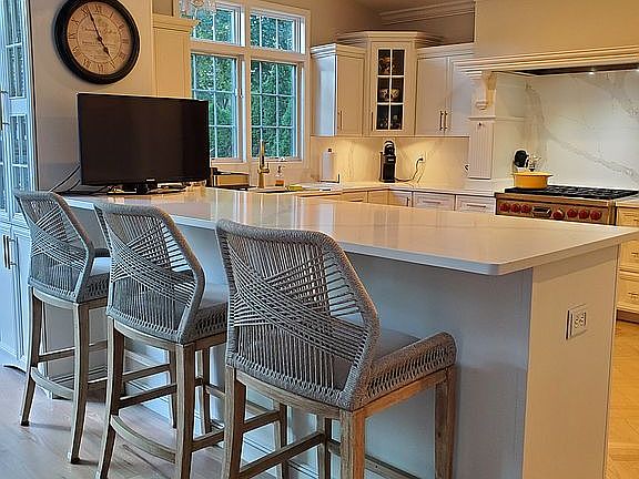 Kitchen Breakfast Bar