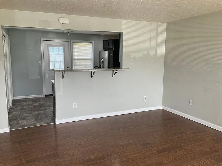405B W Poos Dr — Photo 3