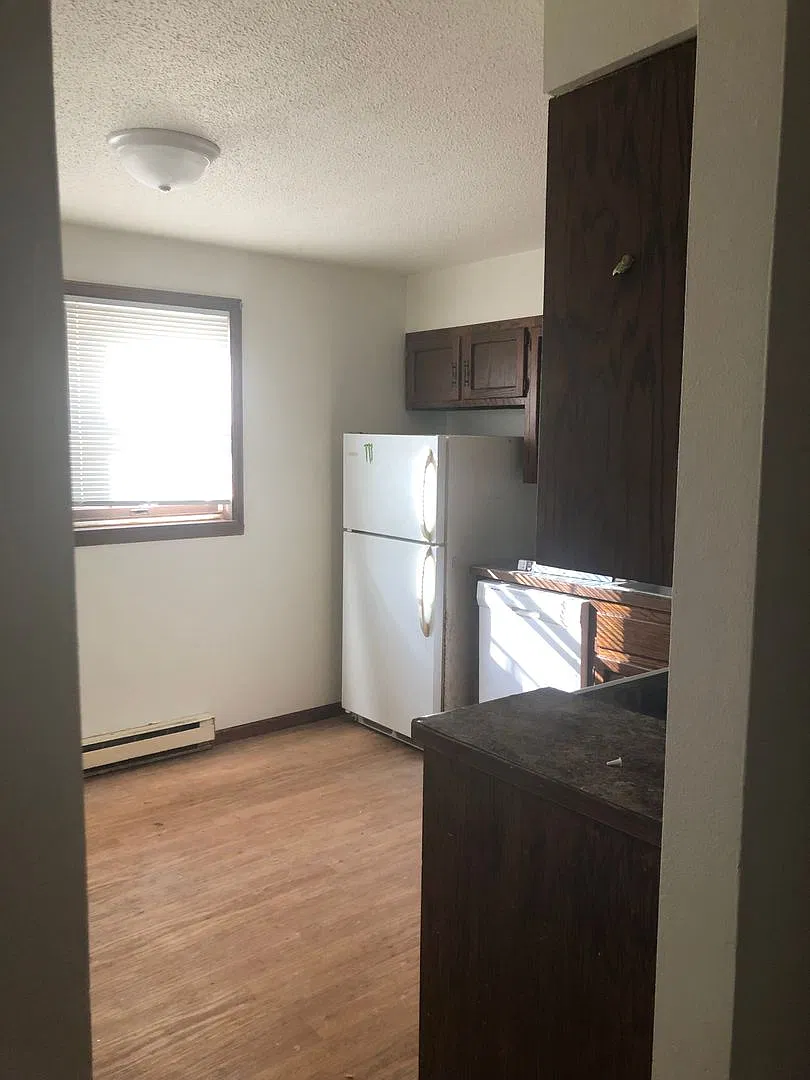 218 N Summit — Photo 3
