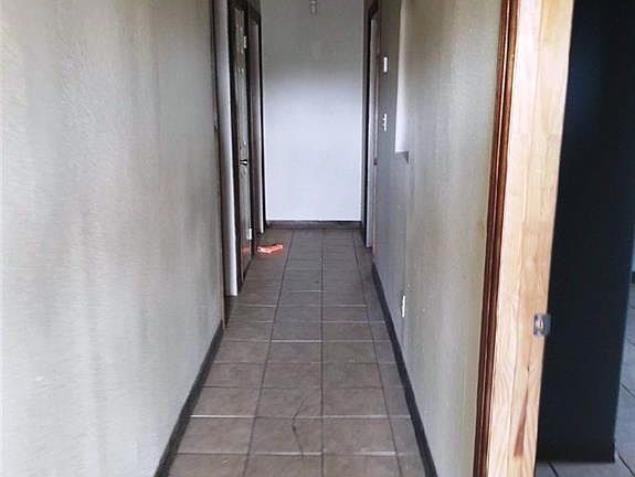 5th image of 720 E Esperanza Ave