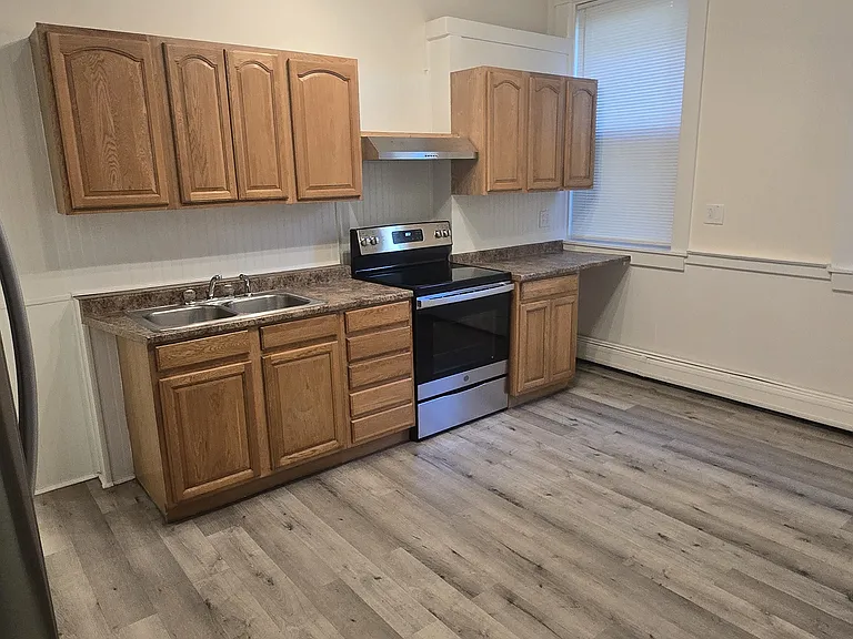 81 W Main St — Photo 18