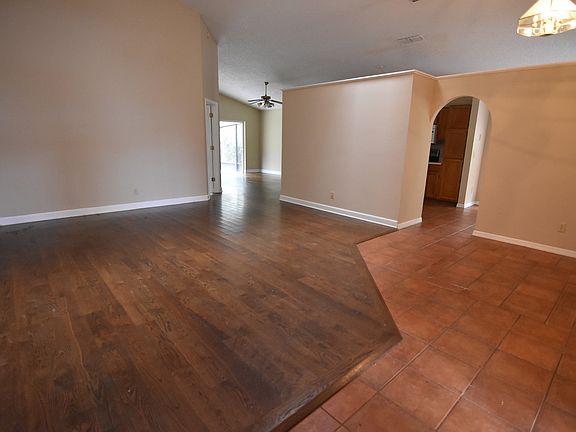 2nd image of 1083 Kelly Creek Cir