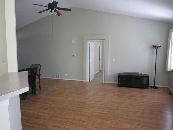 5th image of 631 Cameron Dr