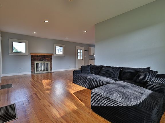 3rd image of 2164 230th St