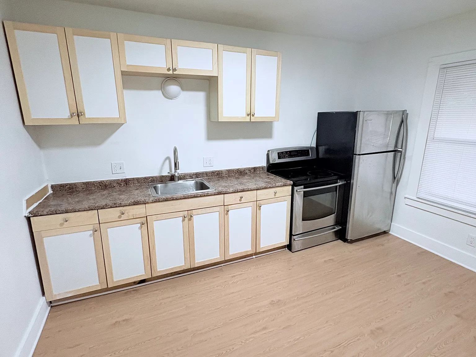 2 bed, 950 sqft, $1,650 — Photo 3