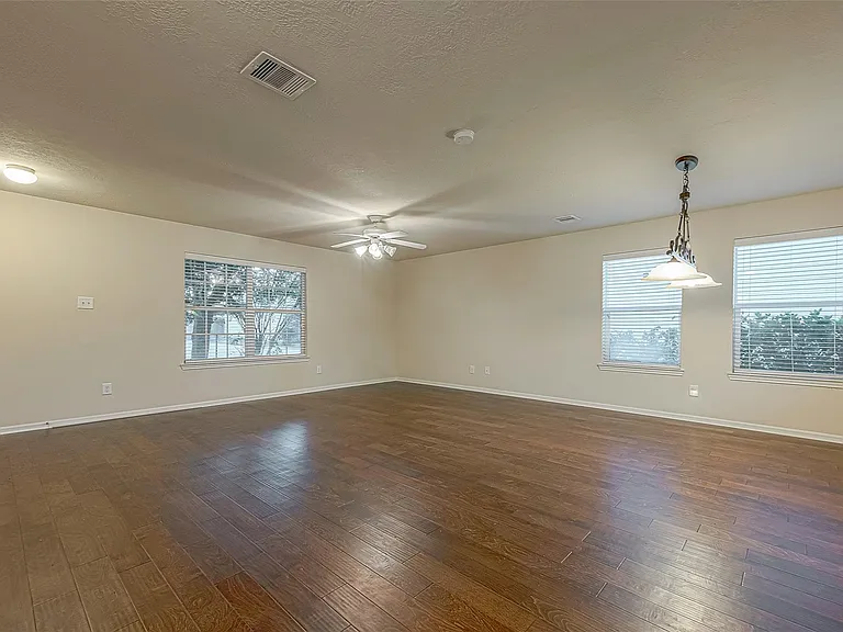 6352 Austinville Dr — Photo 10