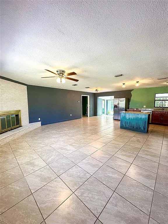 4 bed, 3.0 bath, 1834 sqft, $2,100 — Photo 4