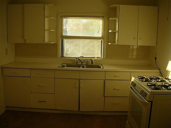 2nd image of 2731 Norwood Ave