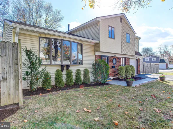 1003 Oakwood Dr, Warminster, PA 18974