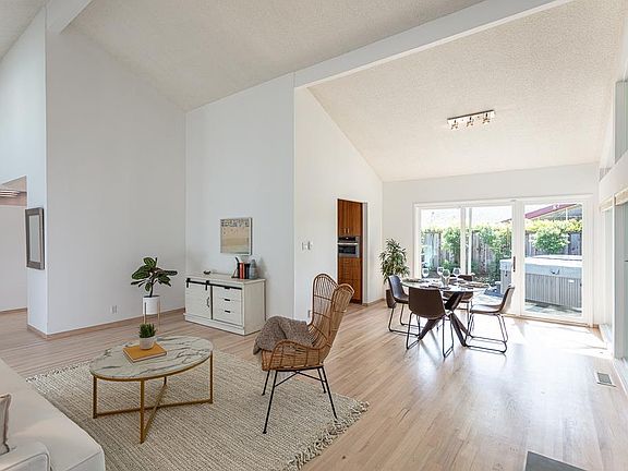 5th image of 2061 Touraine Ln