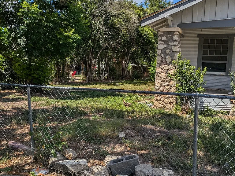 215 Avondale Ave — Photo 15