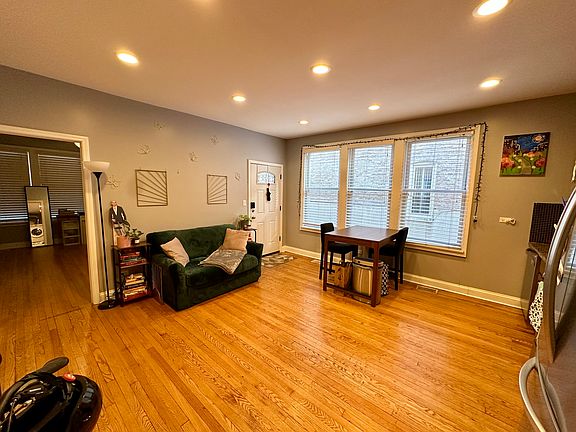 2nd image of 832 S Claremont Ave #1F