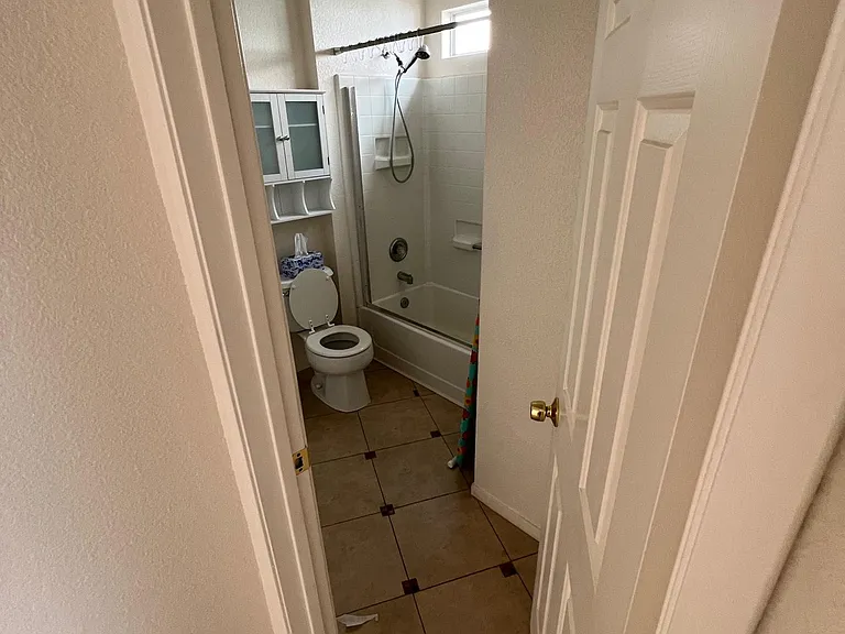 1st floor - Full bath