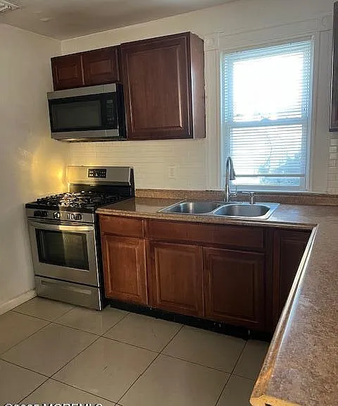 317 Roosevelt Ave — Photo 3