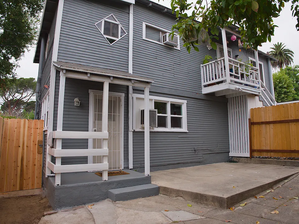 290 Mariposa Ave #1/2