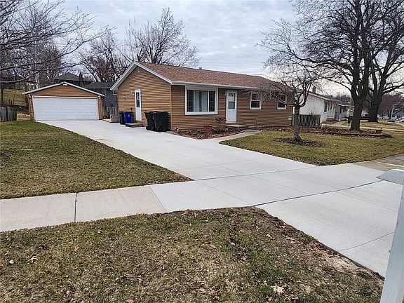 2nd image of 1721 Woodside Ct NW
