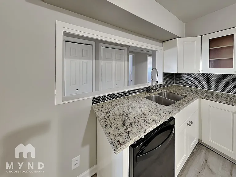 1026 Elaine Rd — Photo 8