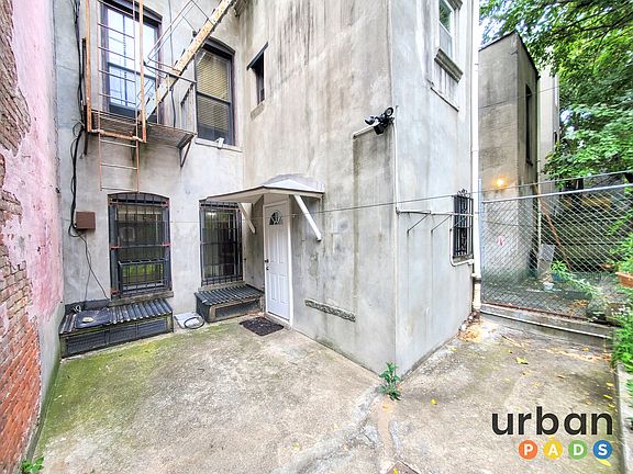 3rd image of 250 Vernon Ave APT 3