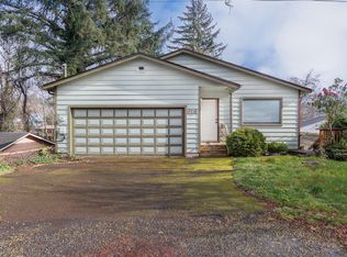 916 NE Douglas St, Newport, OR