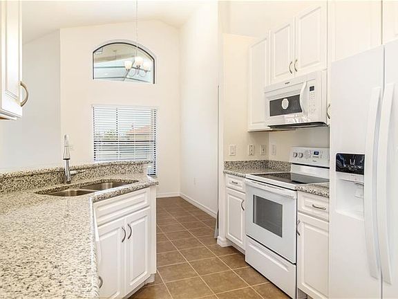 4th image of 2570 Rosemont Cir