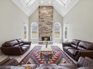 13 Old Schoolhouse Rd, Bethlehem Twp., NJ 08802