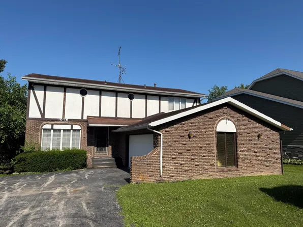 1076 Shoreline Rd, Crown Point, IN 46307