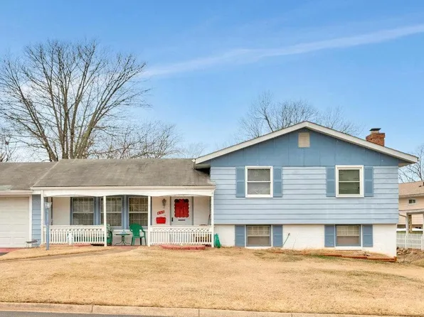 803 W Redwood Rd, Sterling, VA 20164