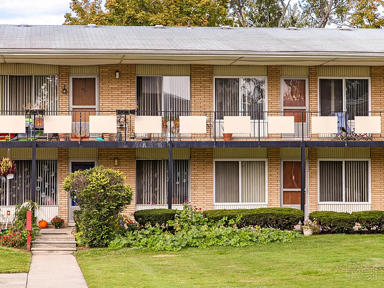 Rochester House Apartments — Photo 41