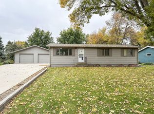 407 3rd St SE, De Smet, SD 57231