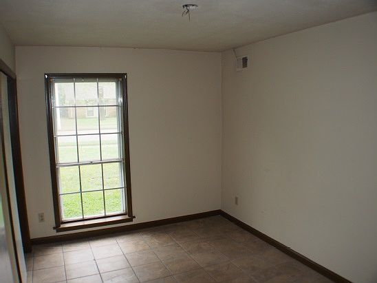 4th image of 4252 Park Forest Dr