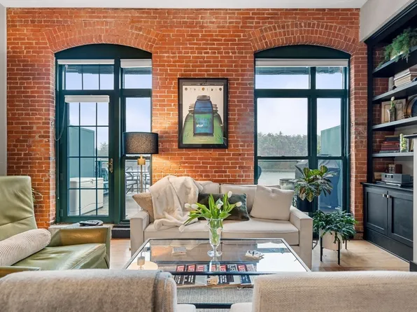 60 Merrimac St Unit 806, Amesbury, MA 01913