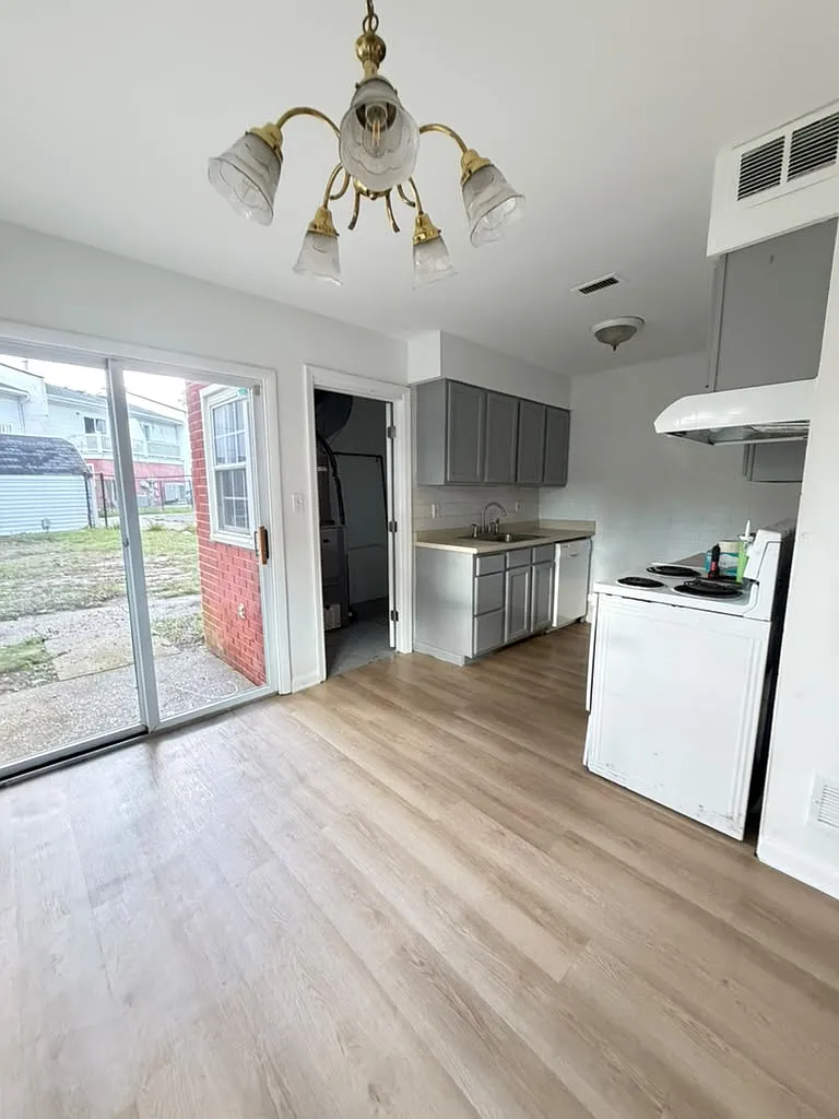 2 bed, 1.5 bath, 930 sqft, $2,490 — Photo 4