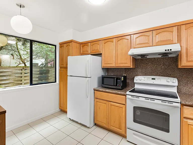 592 Corbett Ave #592 — Photo 7